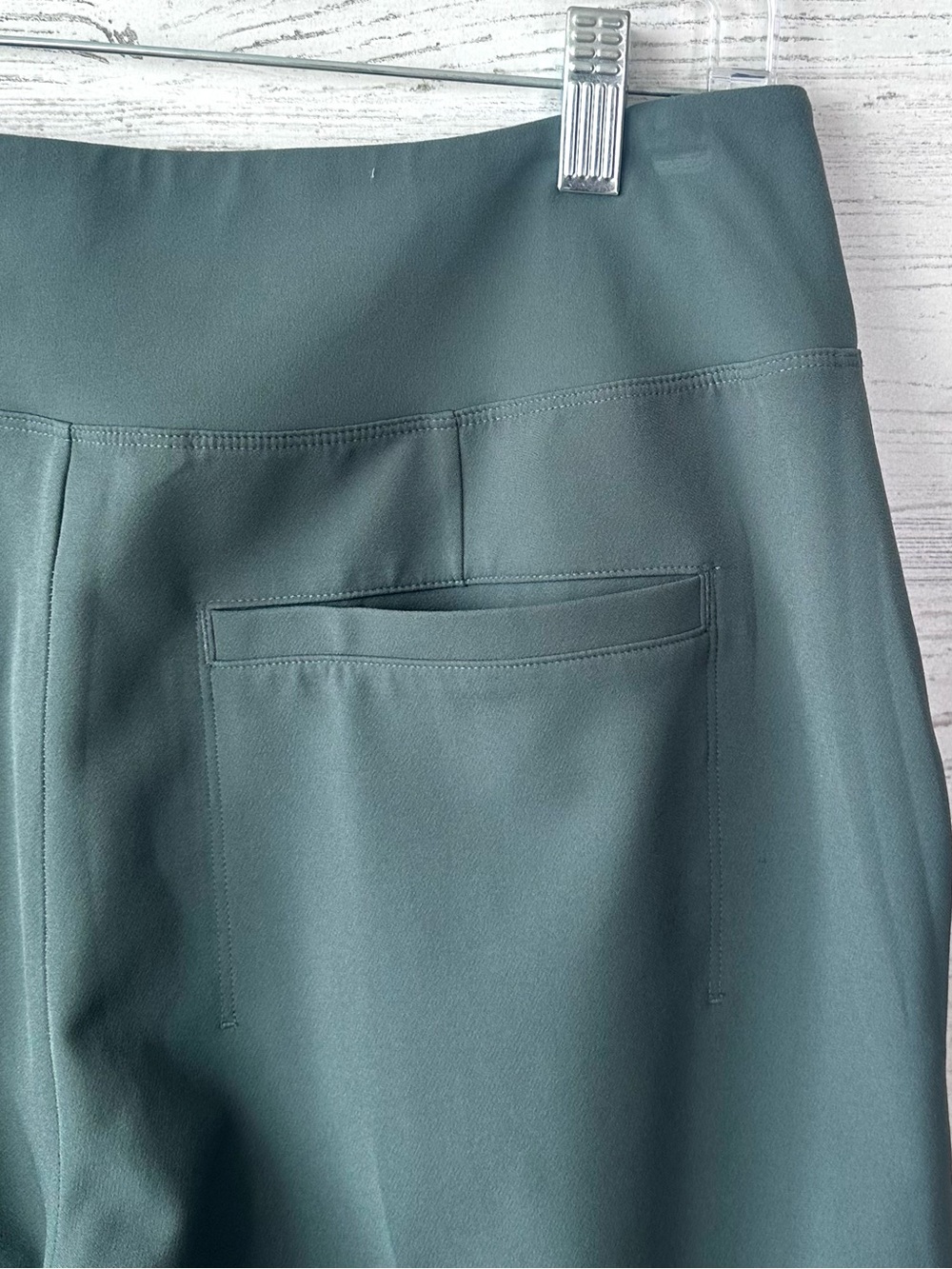 ATHLETA Endless High Rise Pant 6 in Botanical Green Straight Leg - Picture 7 of 11